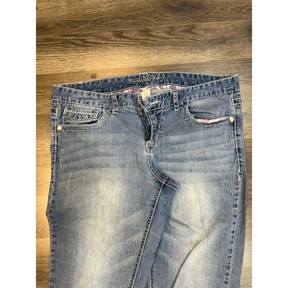 Maurices Women Light Wash Embroidered Capri Denim Jeans Size 13/14 Cropped Pants
